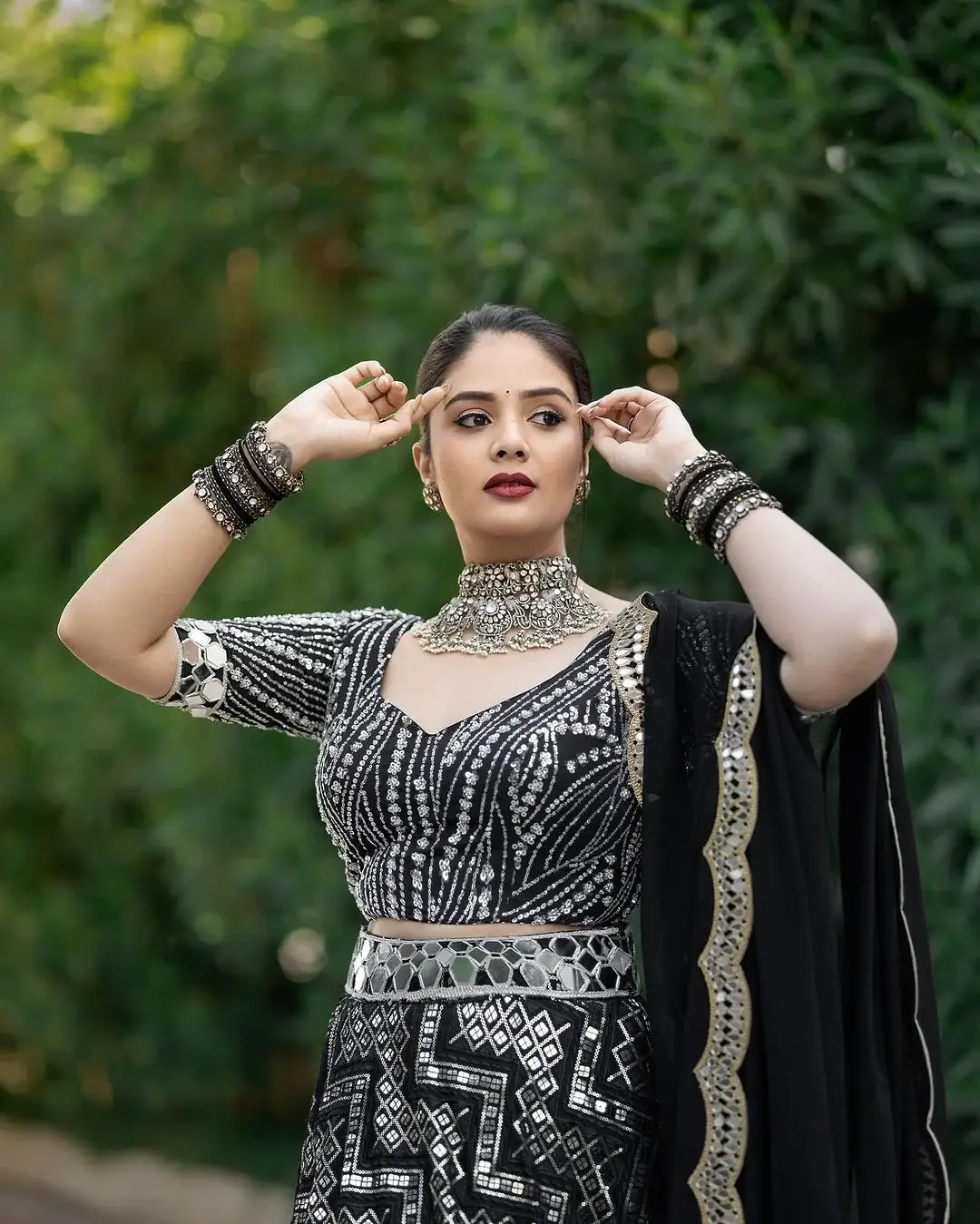 BEAUTIFUL INDIAN TV GIRL SREEMUKHI IN BLACK HALF SAREE 7